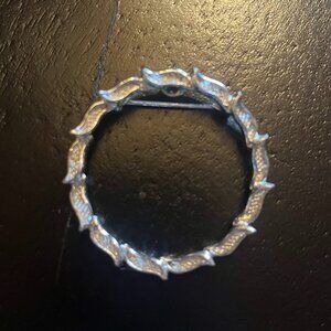 Vintage Silver Tone Circle Leaf Brooch Gerry's